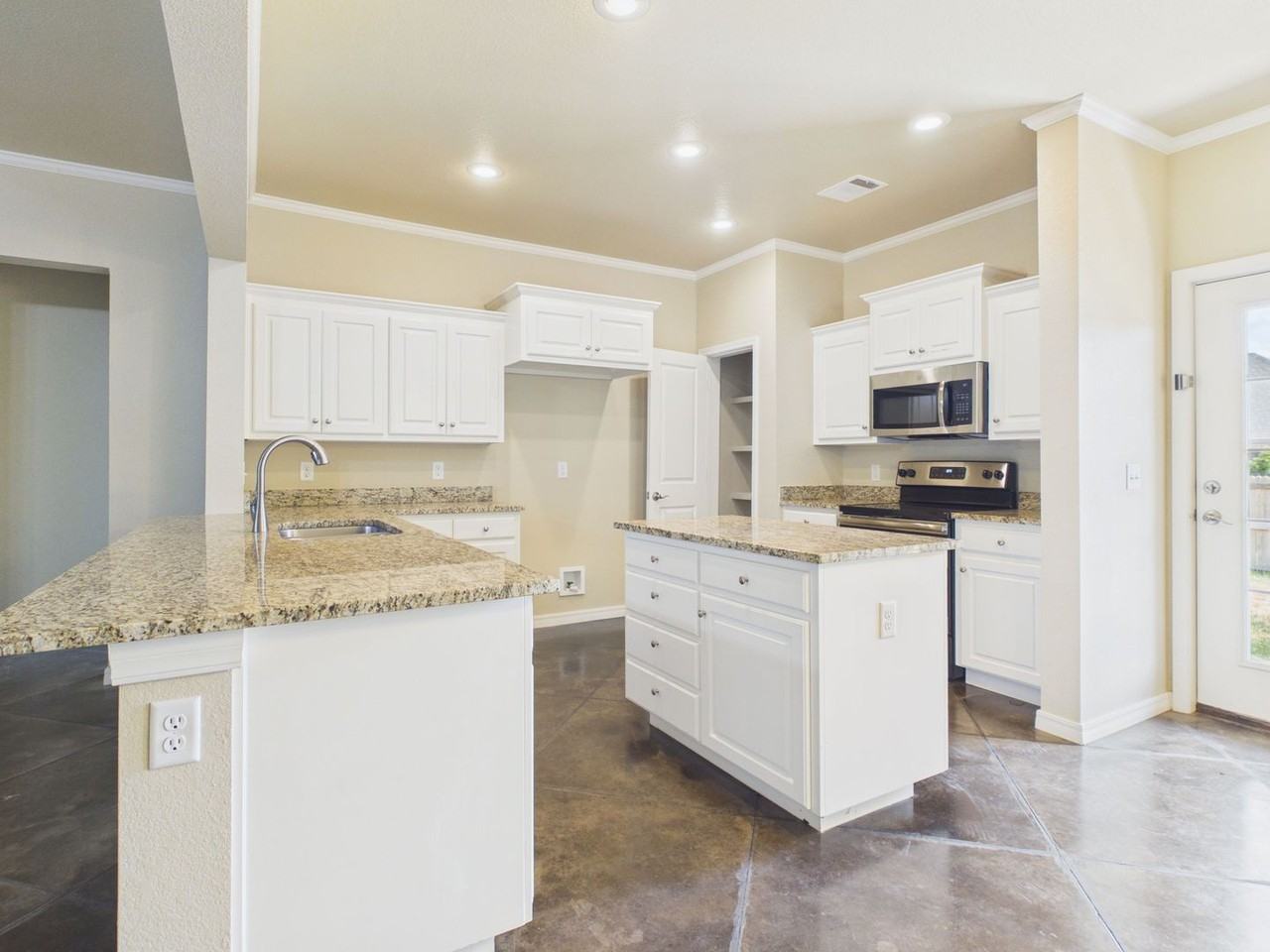 9303 Kori Dr - Photo 7 of 32
