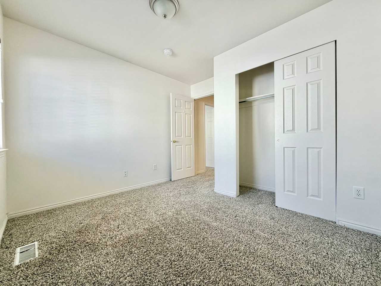 1336 S 1400 E - Photo 4 of 26