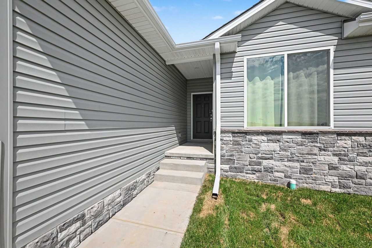6852 Portage Dr - Photo 3 of 16