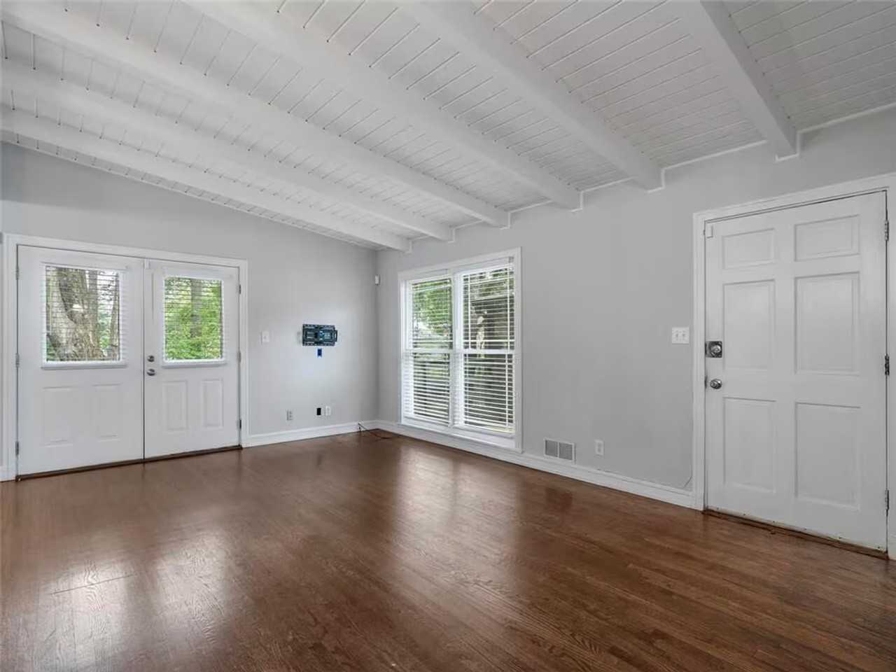 3132 Laventure Dr - Photo 2 of 10