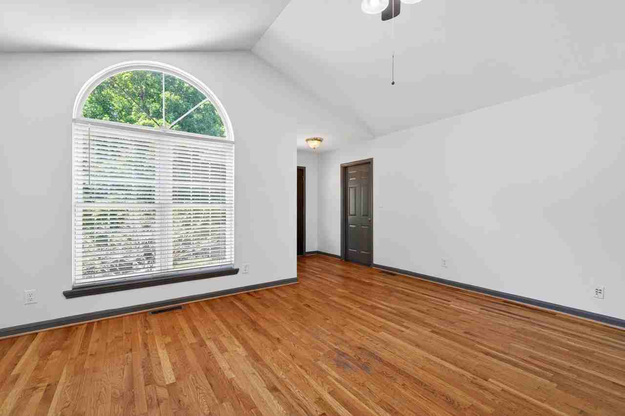 11304 Cox Ave - Photo 4 of 42