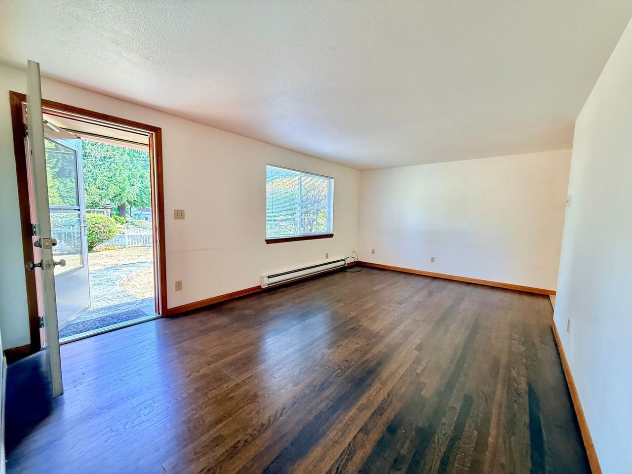 16807 11th Ave Ne - Photo 4 of 22