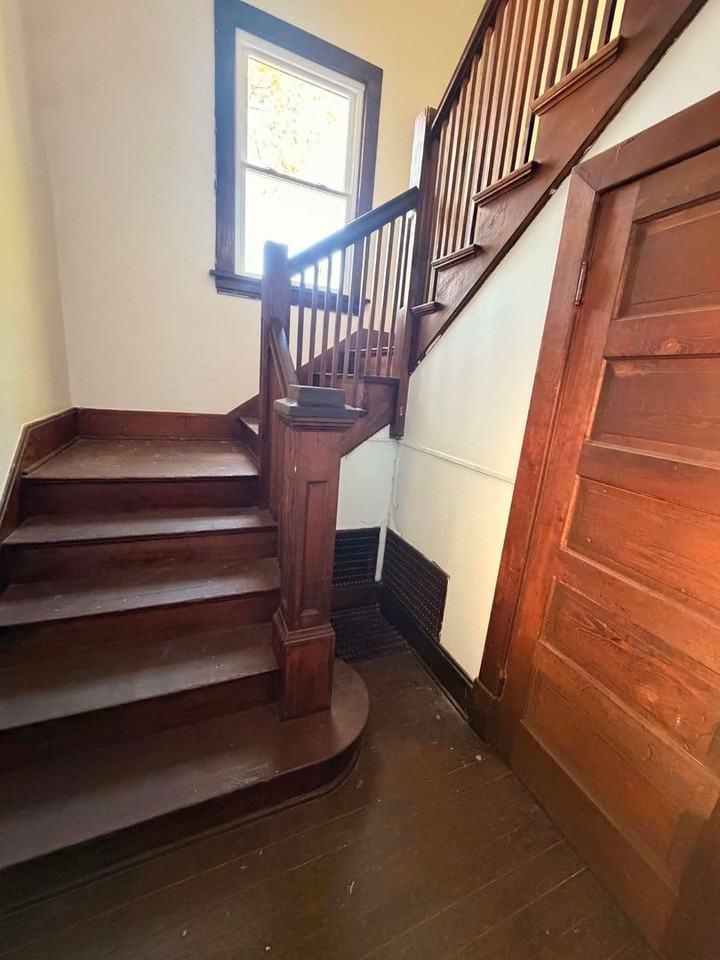 204 N Sergeant Ave - Photo 3 of 18