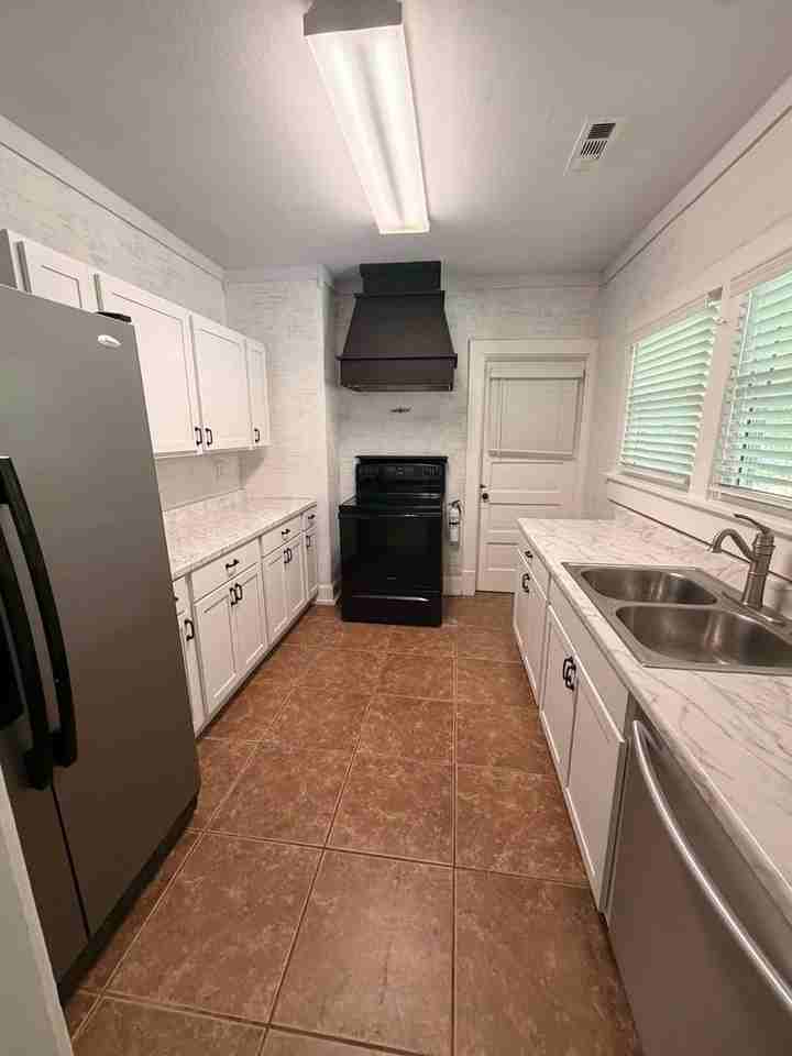 204 N Sergeant Ave - Photo 7 of 18