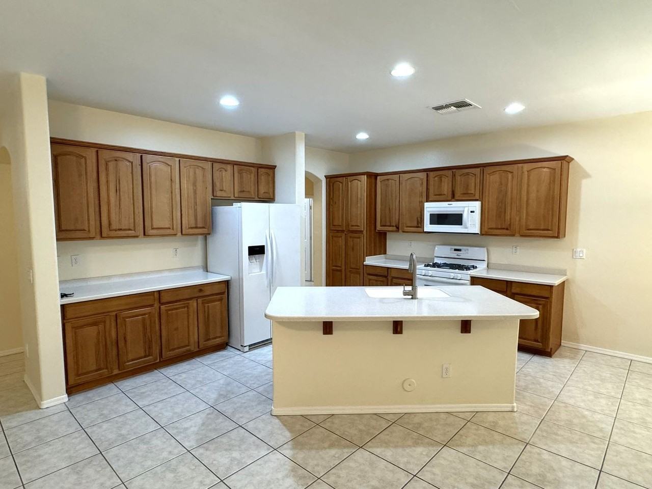 15477 W Jackson St - Photo 4 of 30