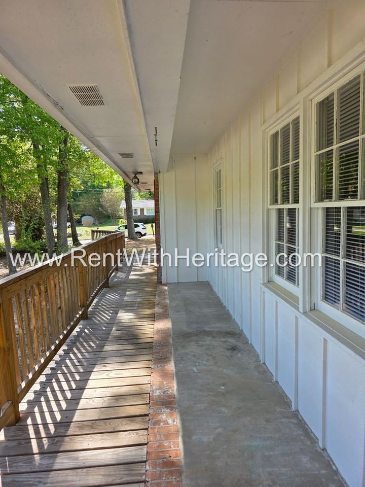 7016 Skyline Dr - Photo 3 of 50