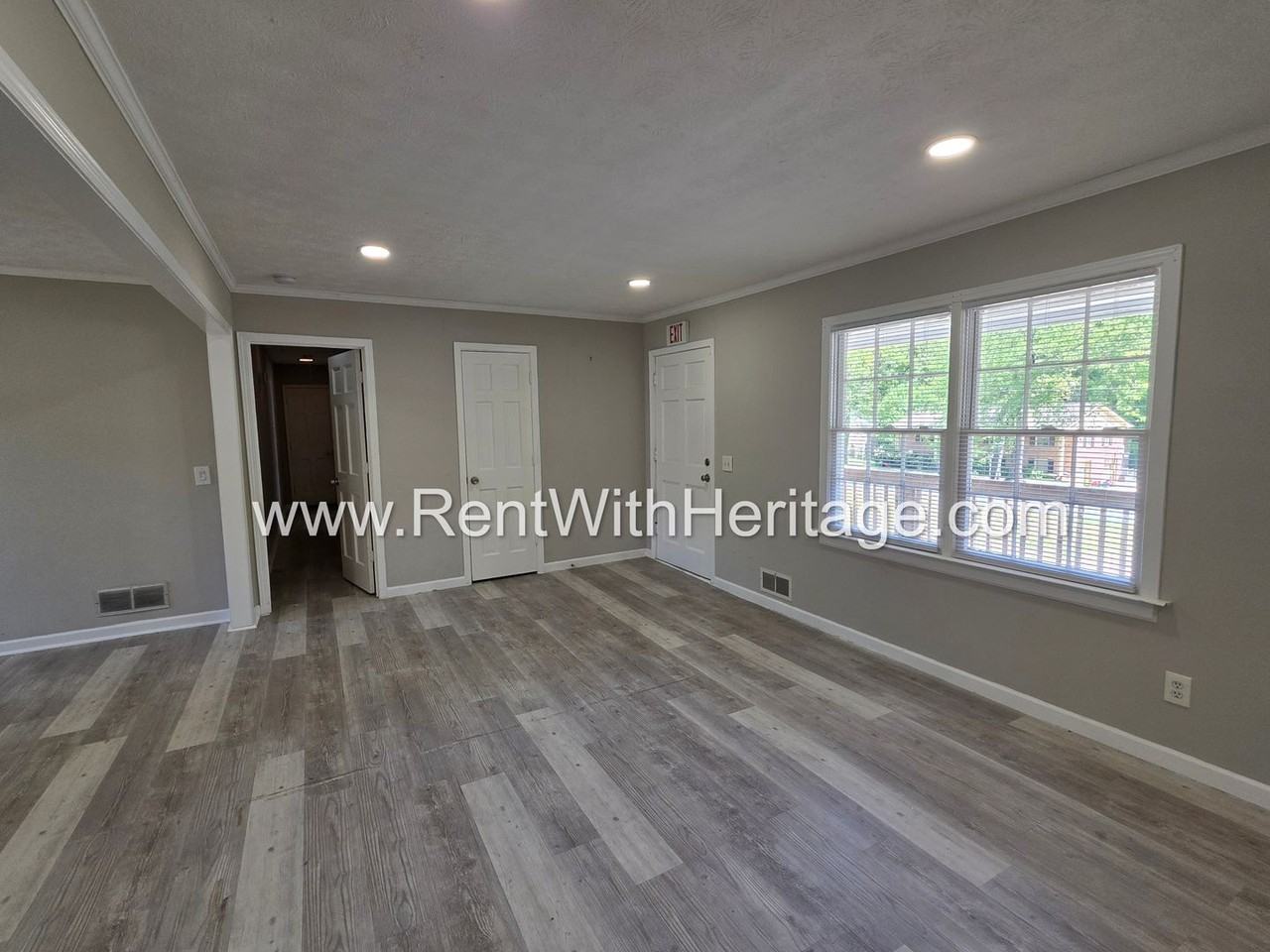 7016 Skyline Dr - Photo 4 of 50