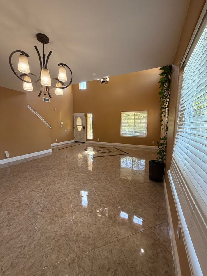 6253 E Hampton Way - Photo 5 of 36