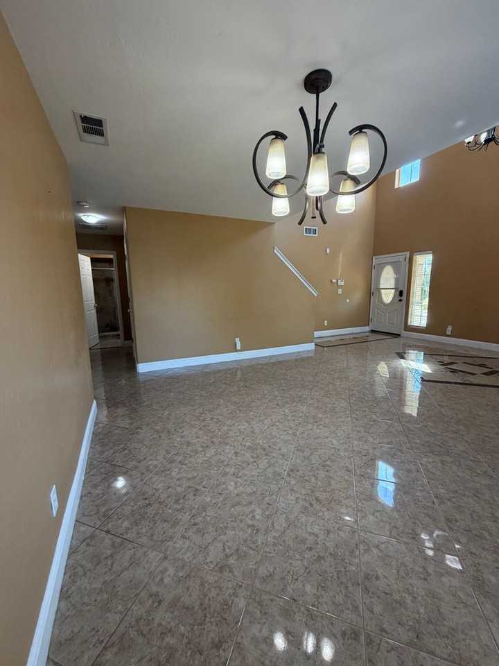 6253 E Hampton Way - Photo 6 of 36