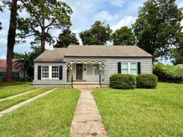 featured image of 418A Saint Thomas St