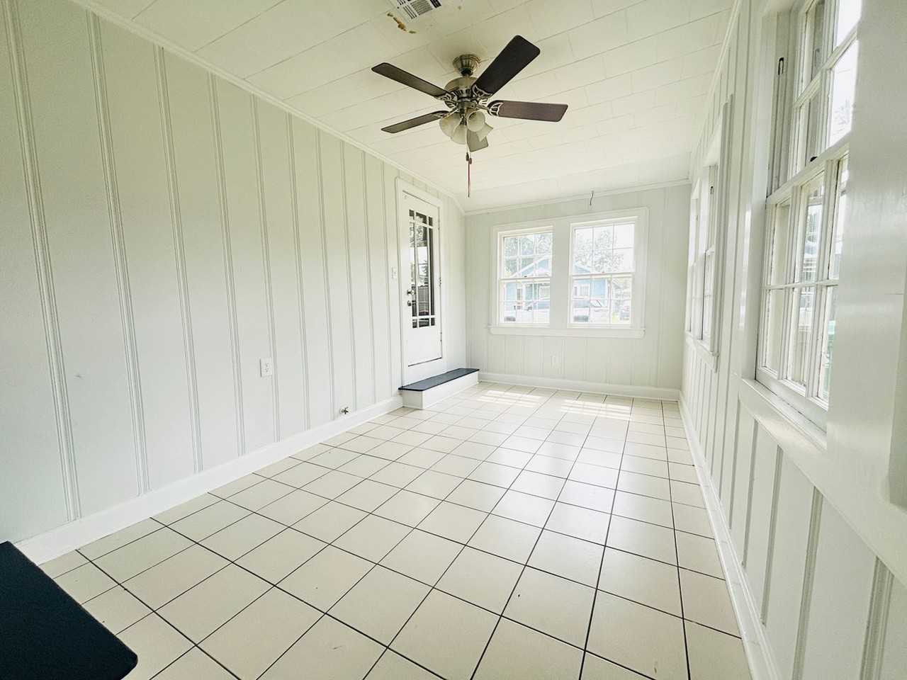 418A Saint Thomas St - Photo 3 of 11