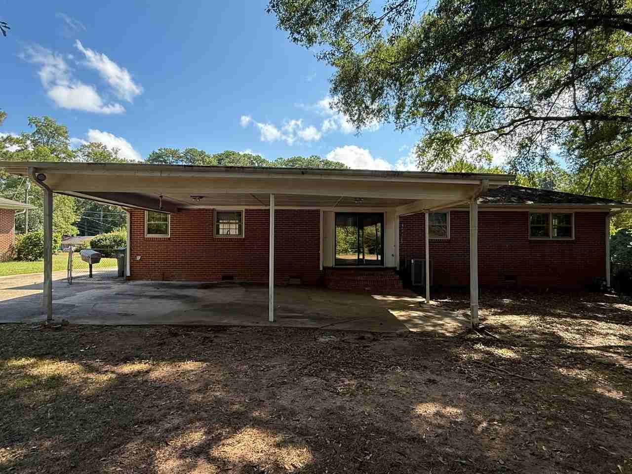 1343 Oakdale Dr - Photo 2 of 11