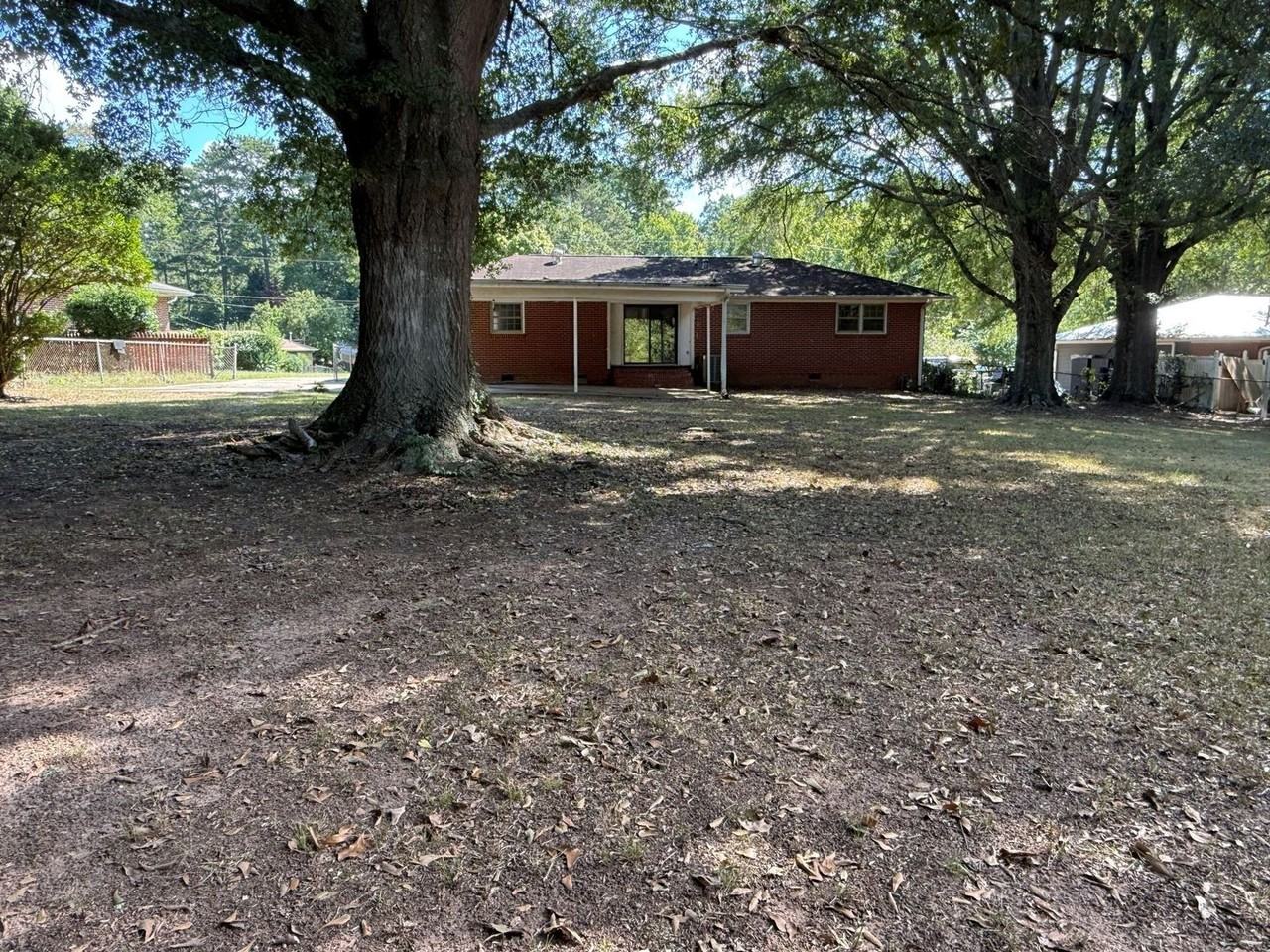1343 Oakdale Dr - Photo 3 of 11