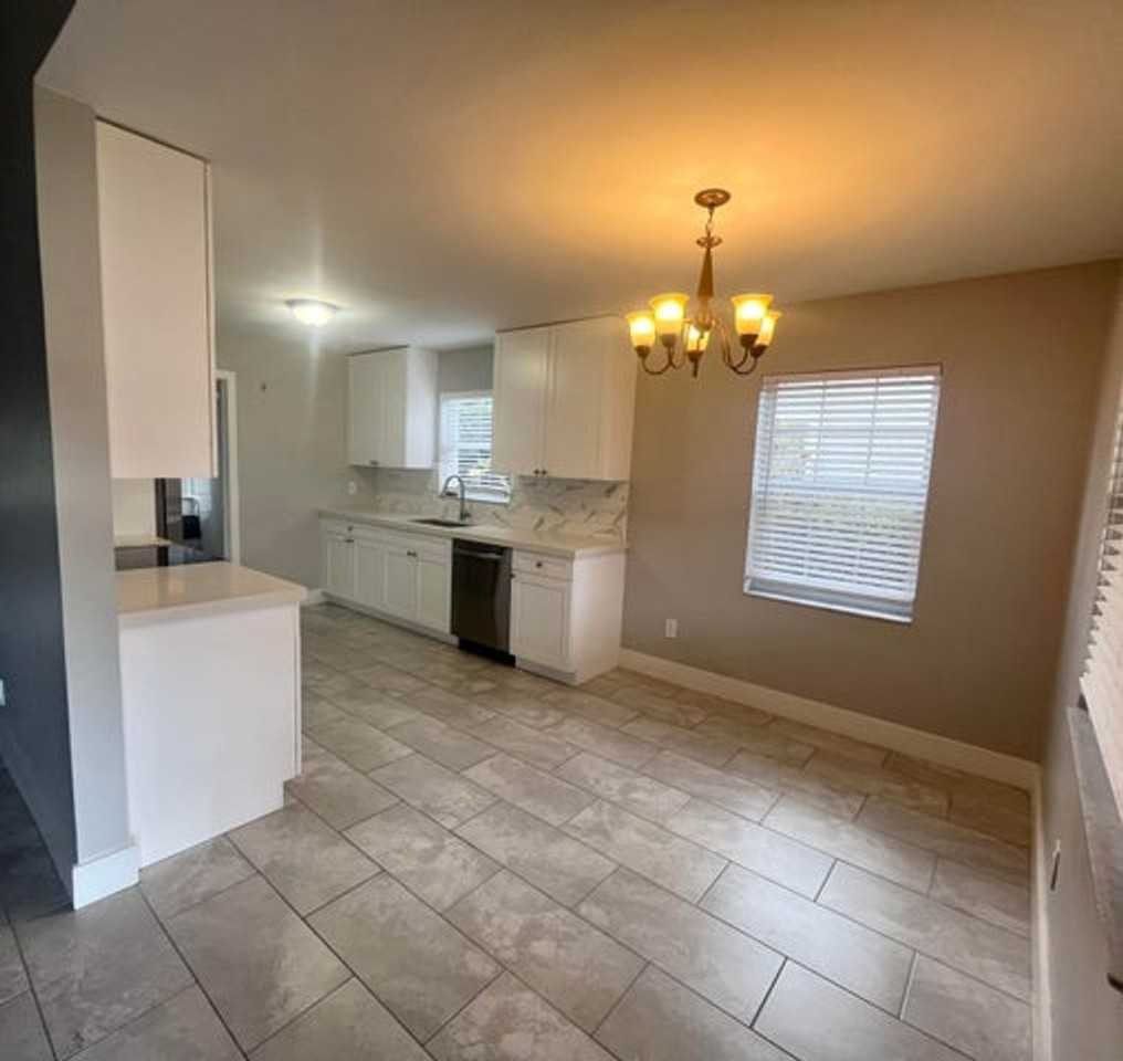 3765 Ne 18th Ave - Photo 2 of 15