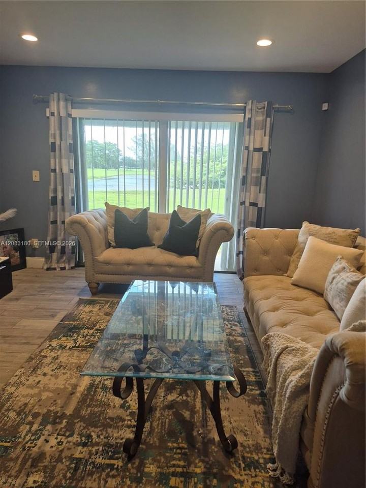 1109 Nw 107th Ave - Photo 2 of 12
