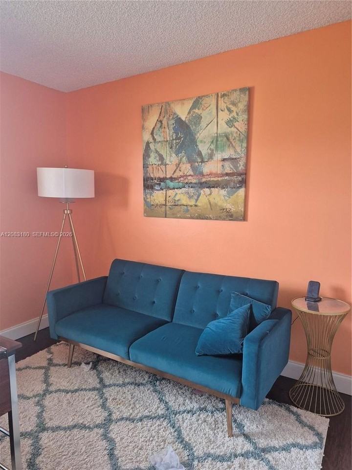 1109 Nw 107th Ave - Photo 4 of 12