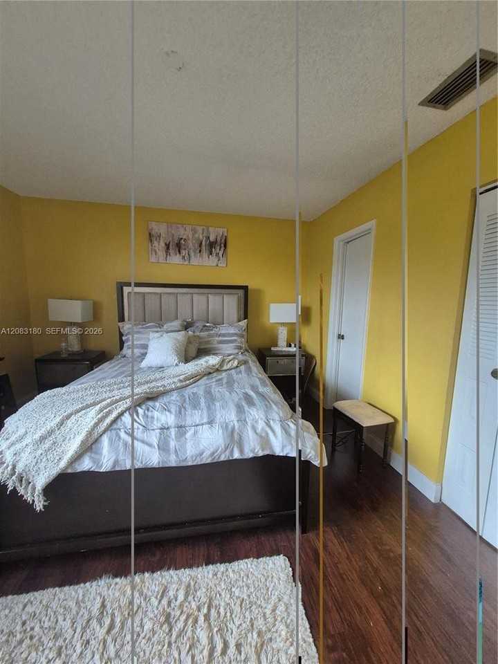 1109 Nw 107th Ave - Photo 6 of 12