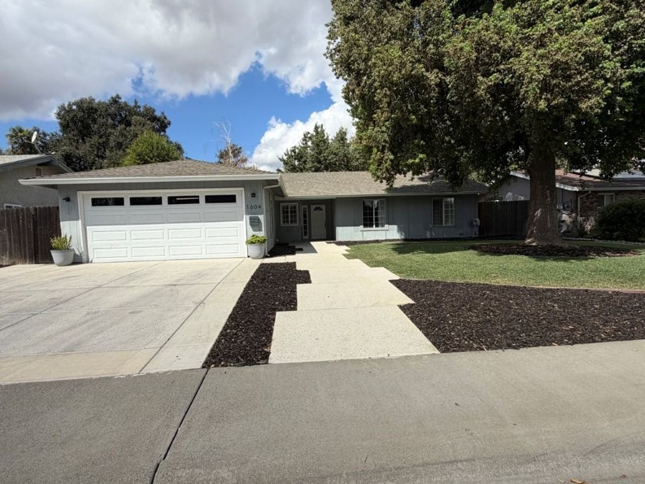 1604 Amherst Way - Photo 4 of 26