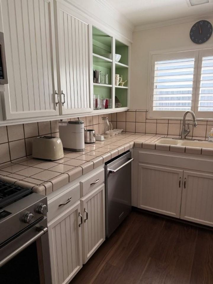 1604 Amherst Way - Photo 6 of 26