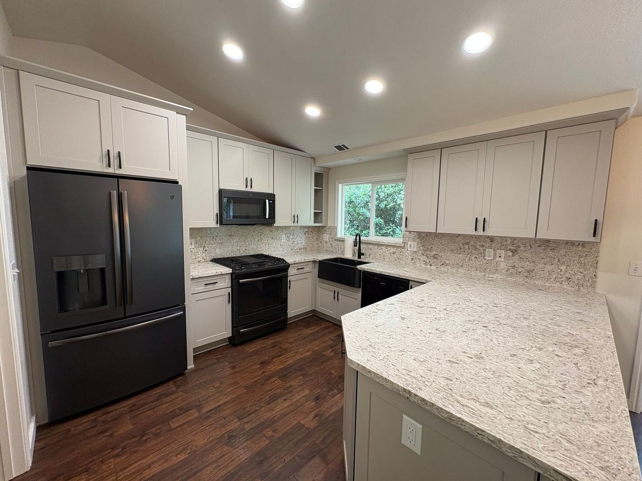 1371 Fernwood Dr - Photo 5 of 18