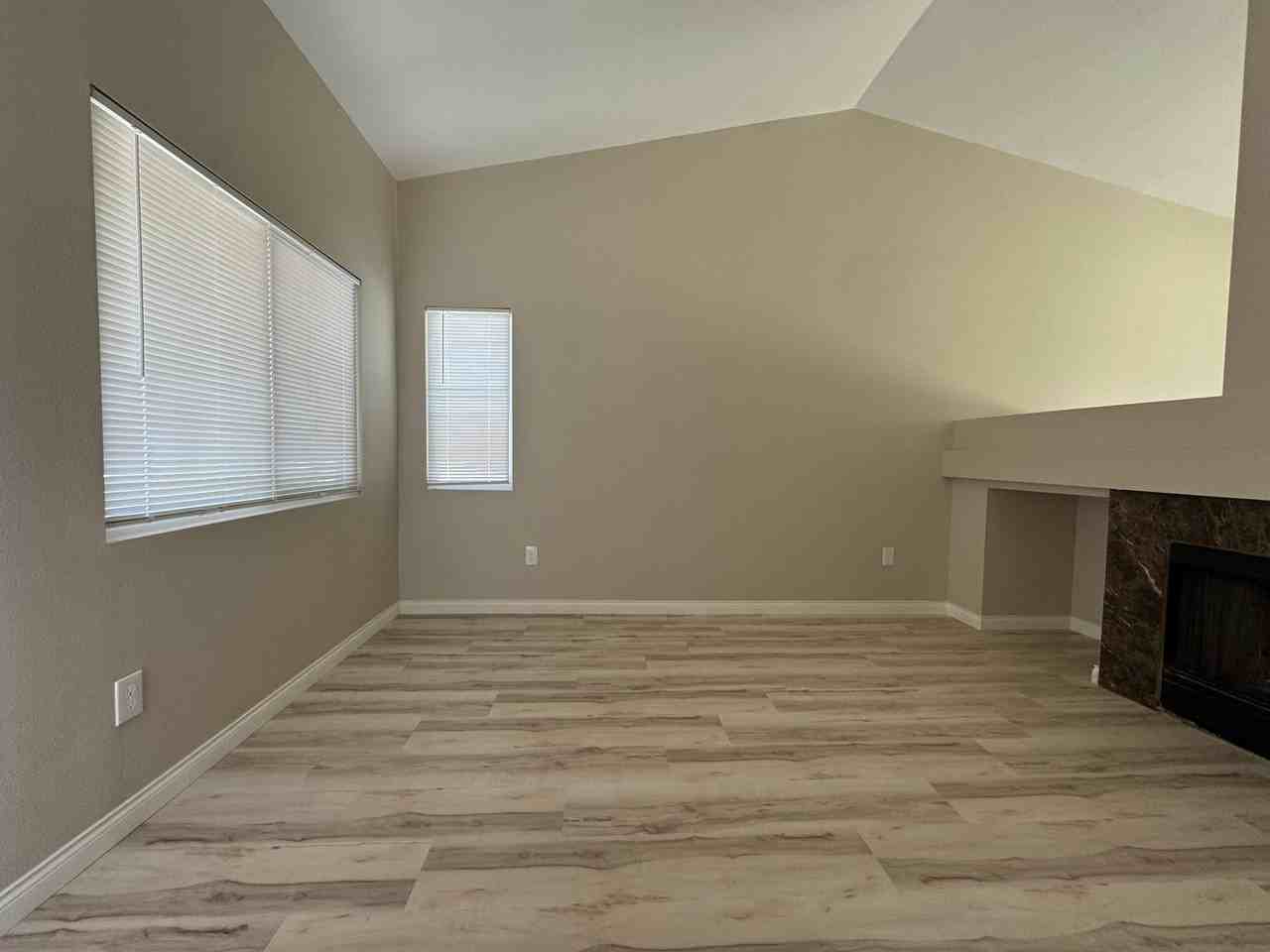 25060 Steiner Dr - Photo 5 of 18