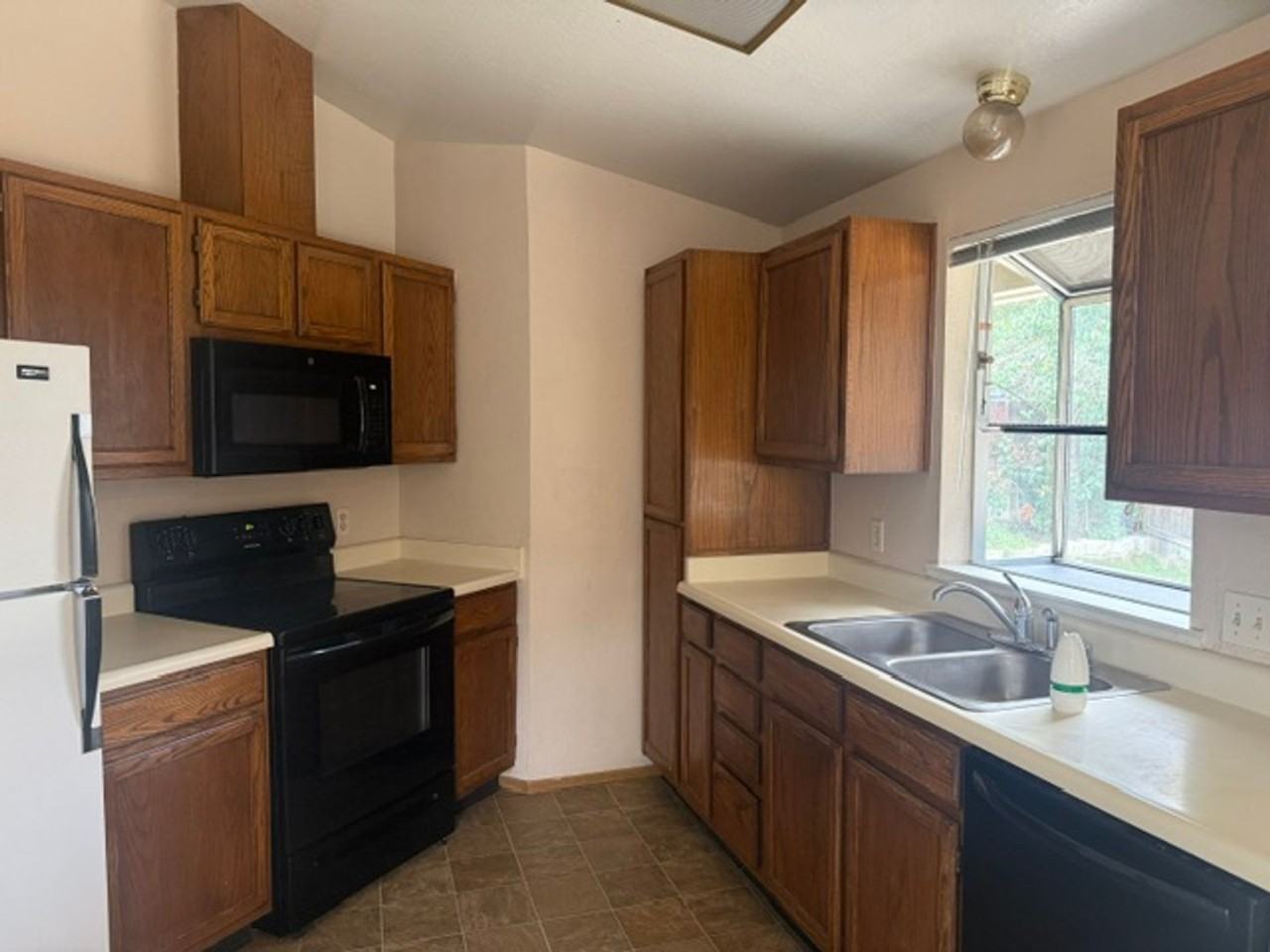 6235 Chesterfield Ln - Photo 5 of 13