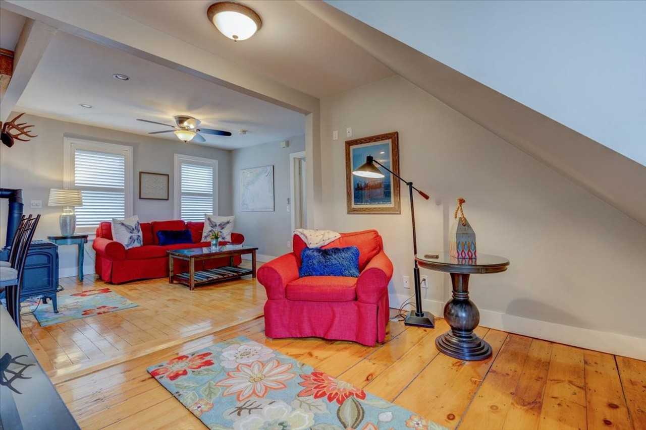 East End Beauty With Water Views - Photo 7 of 13
