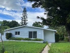 Fantastic Davie 2/1 with fenced backyard - Photo 1 of 1