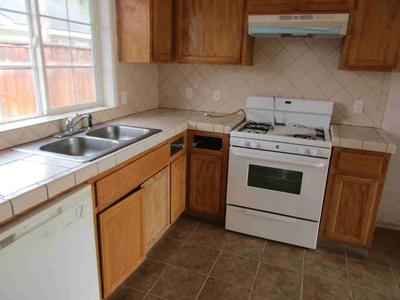 803 R St #B - Photo 5 of 11