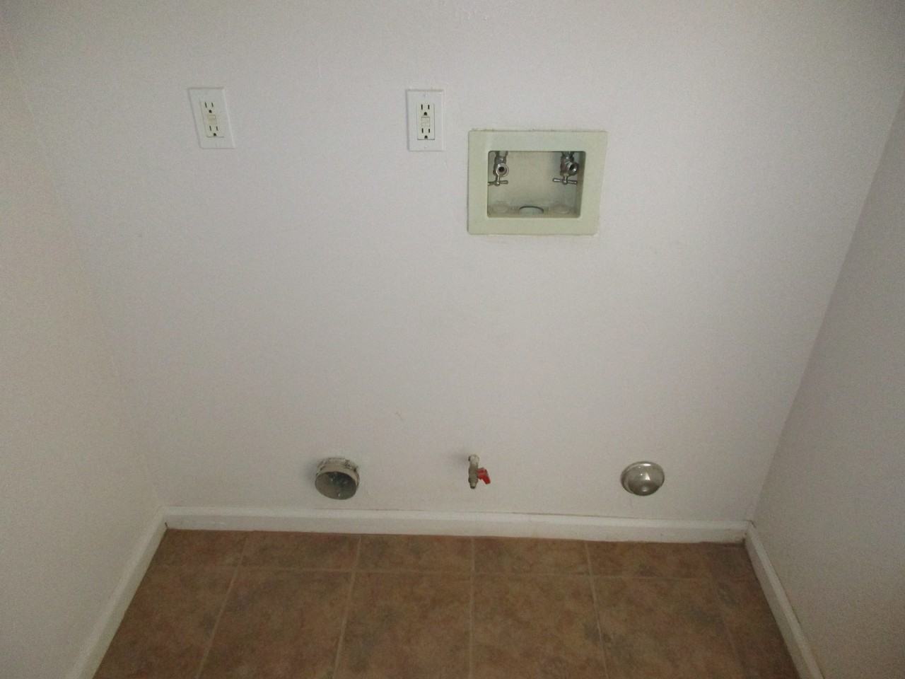 803 R St #B - Photo 6 of 11