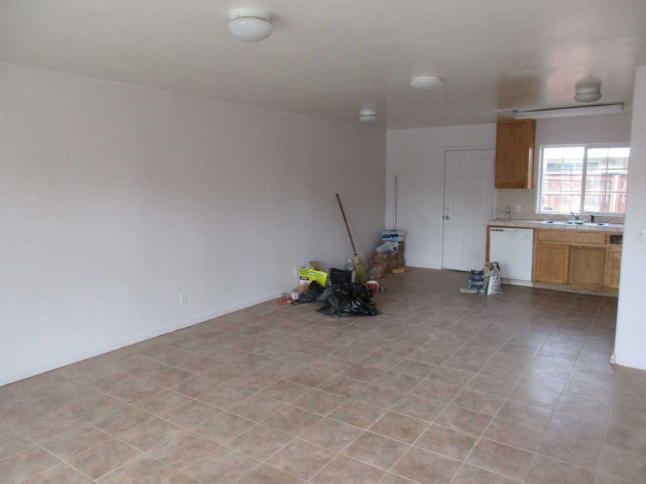 803 R St #B - Photo 7 of 11