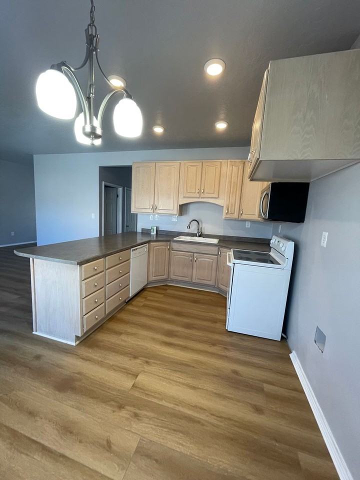 620 N Fairfield Rd #1 - Photo 7 of 30