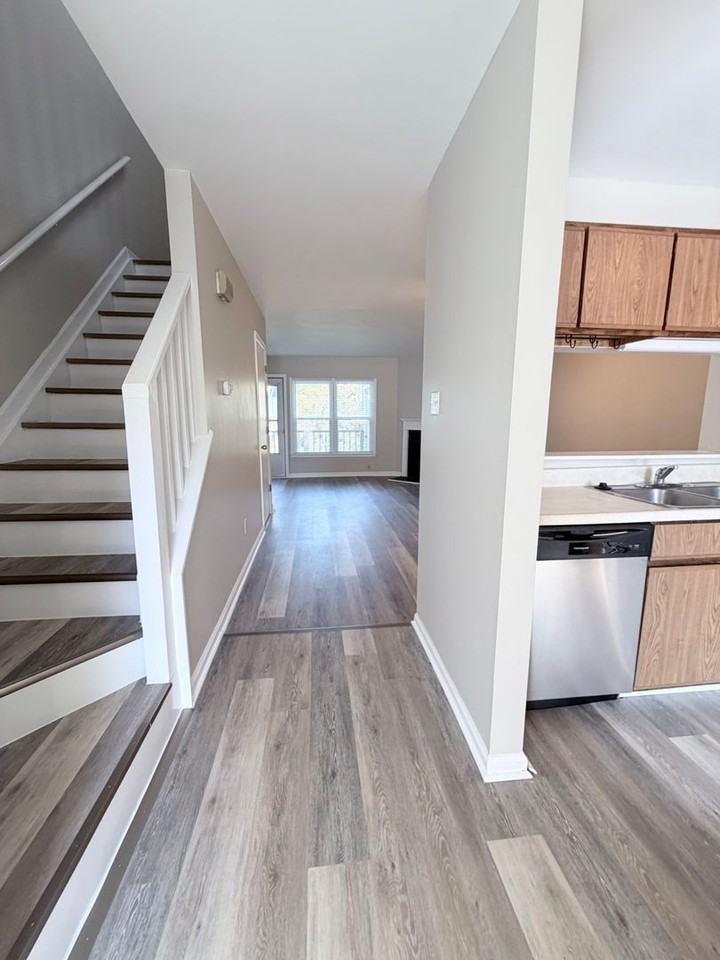 528 Finley St - Photo 2 of 23