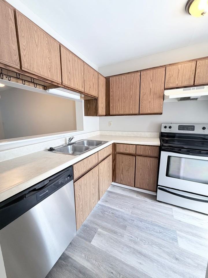 528 Finley St - Photo 3 of 23