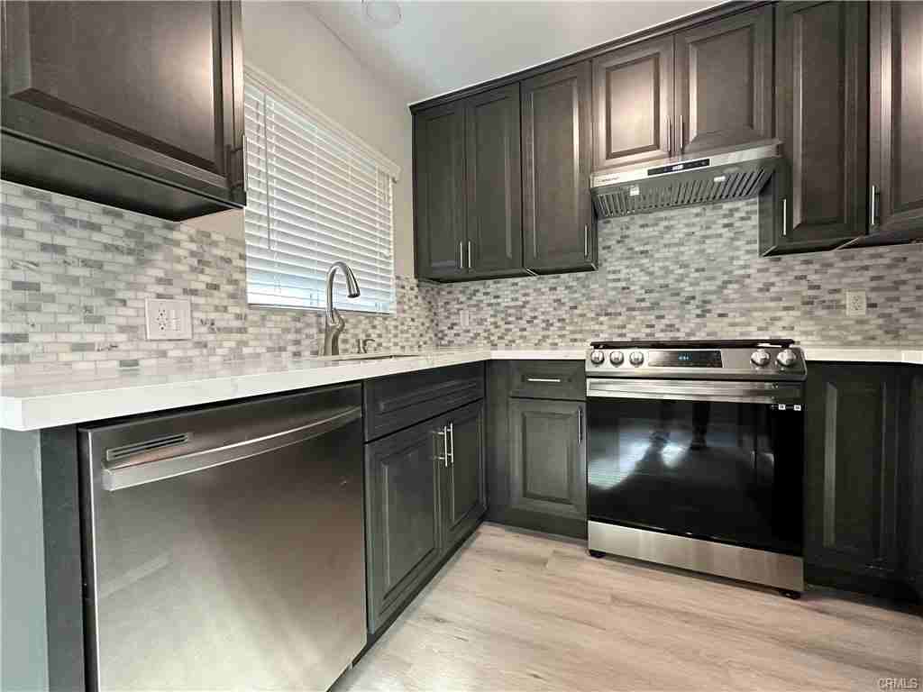 41 North Sierra Bonita Avenue #D - Photo 3 of 10