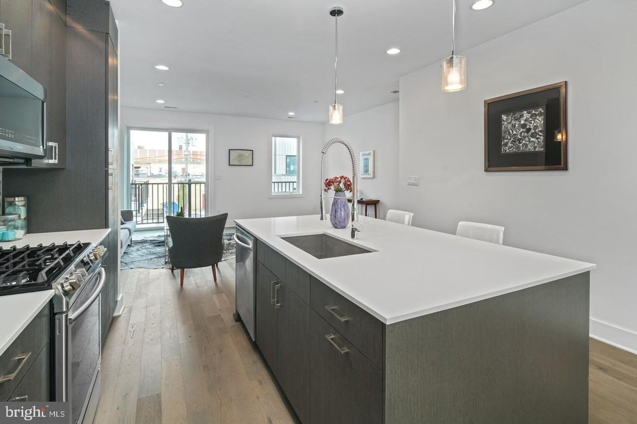 1406 S Howard St - Photo 2 of 20