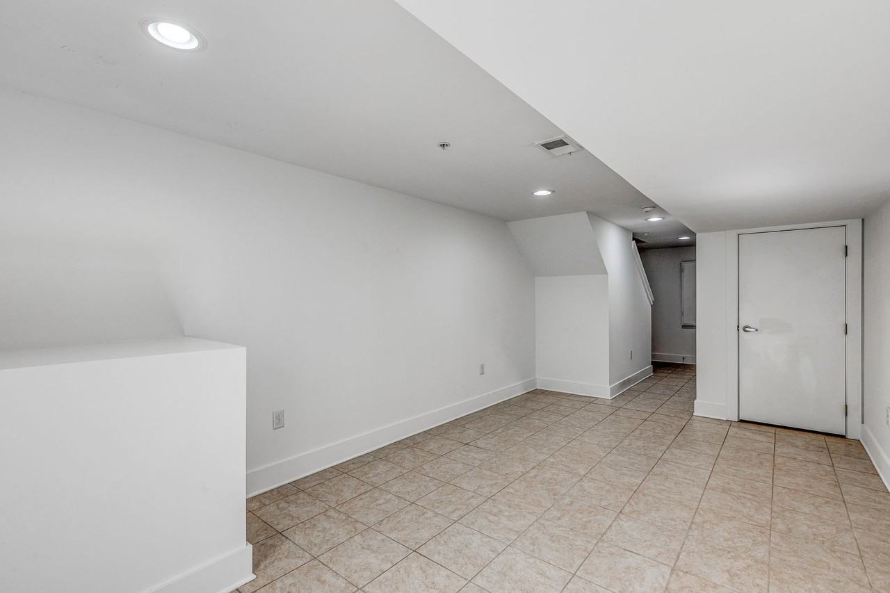 621 S Clarion St - Photo 2 of 25