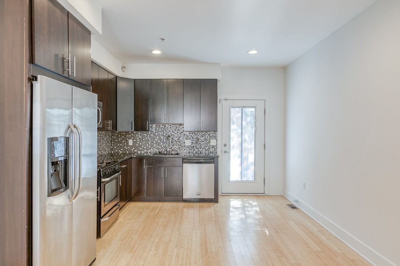 621 S Clarion St - Photo 7 of 25