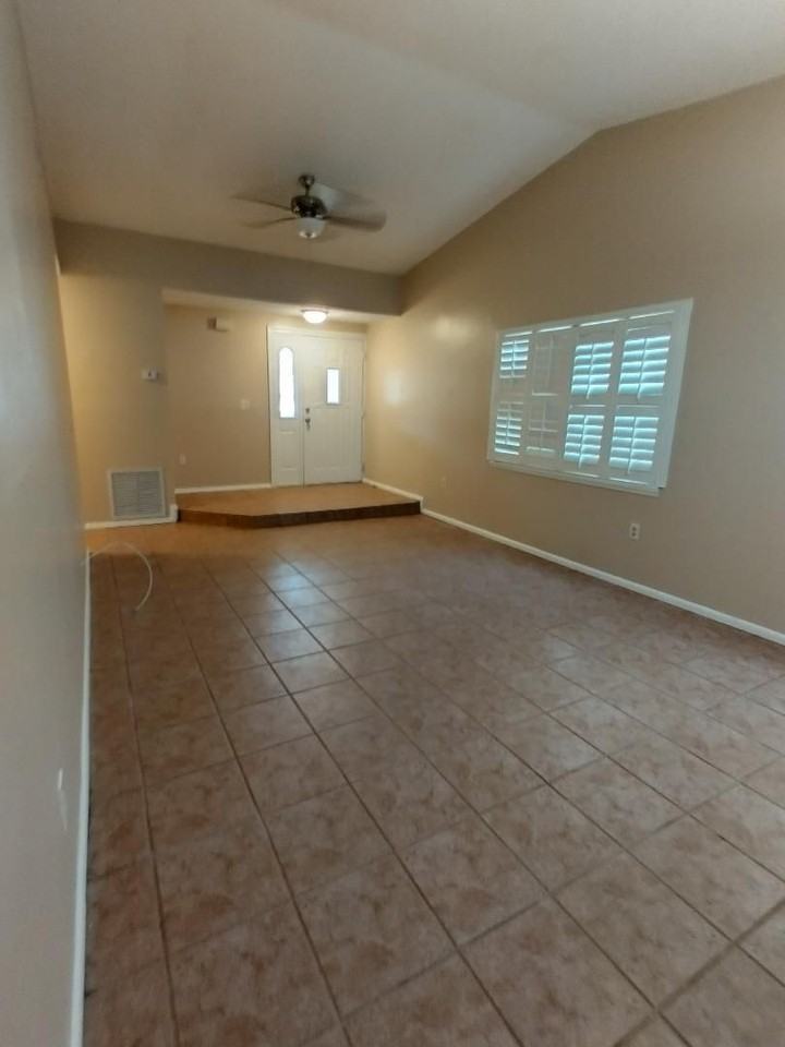 202 Perth Ct - Photo 2 of 11