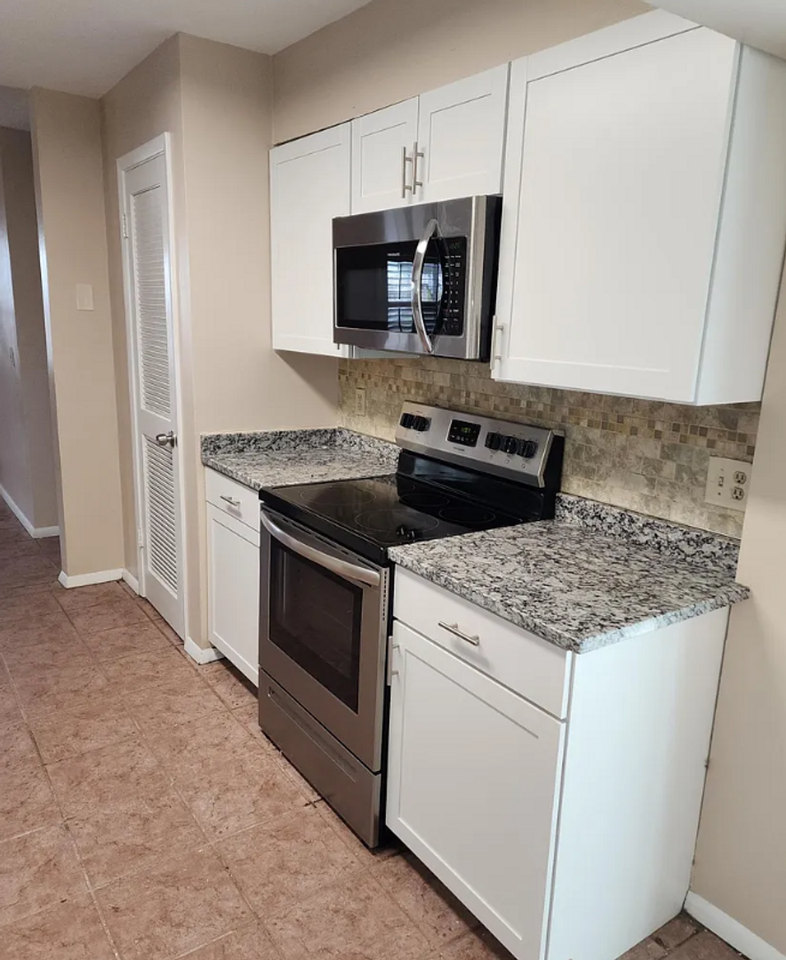 202 Perth Ct - Photo 4 of 11