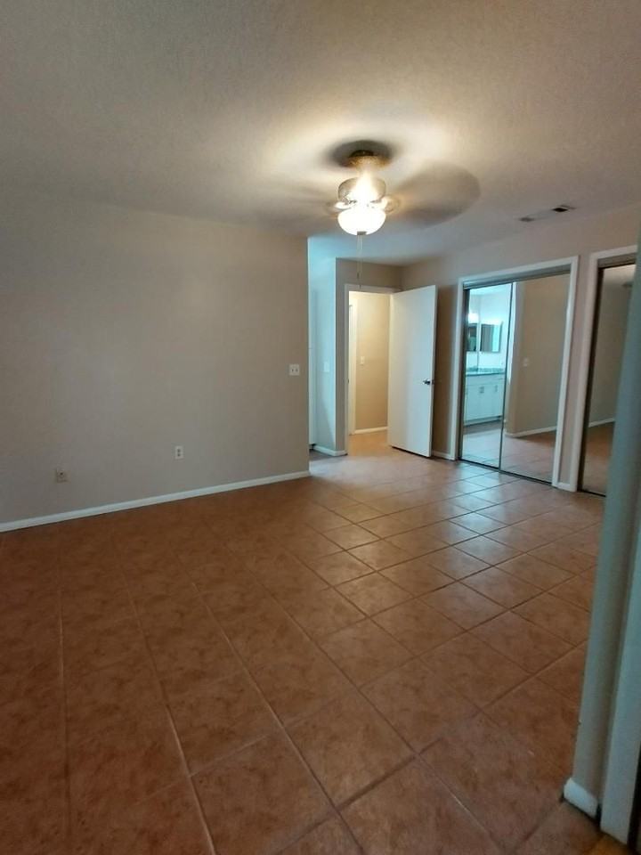 202 Perth Ct - Photo 7 of 11