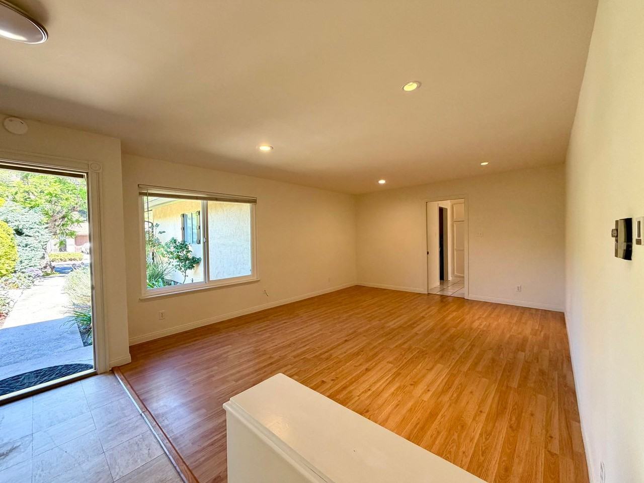 943 N Patterson Ave - Photo 3 of 20