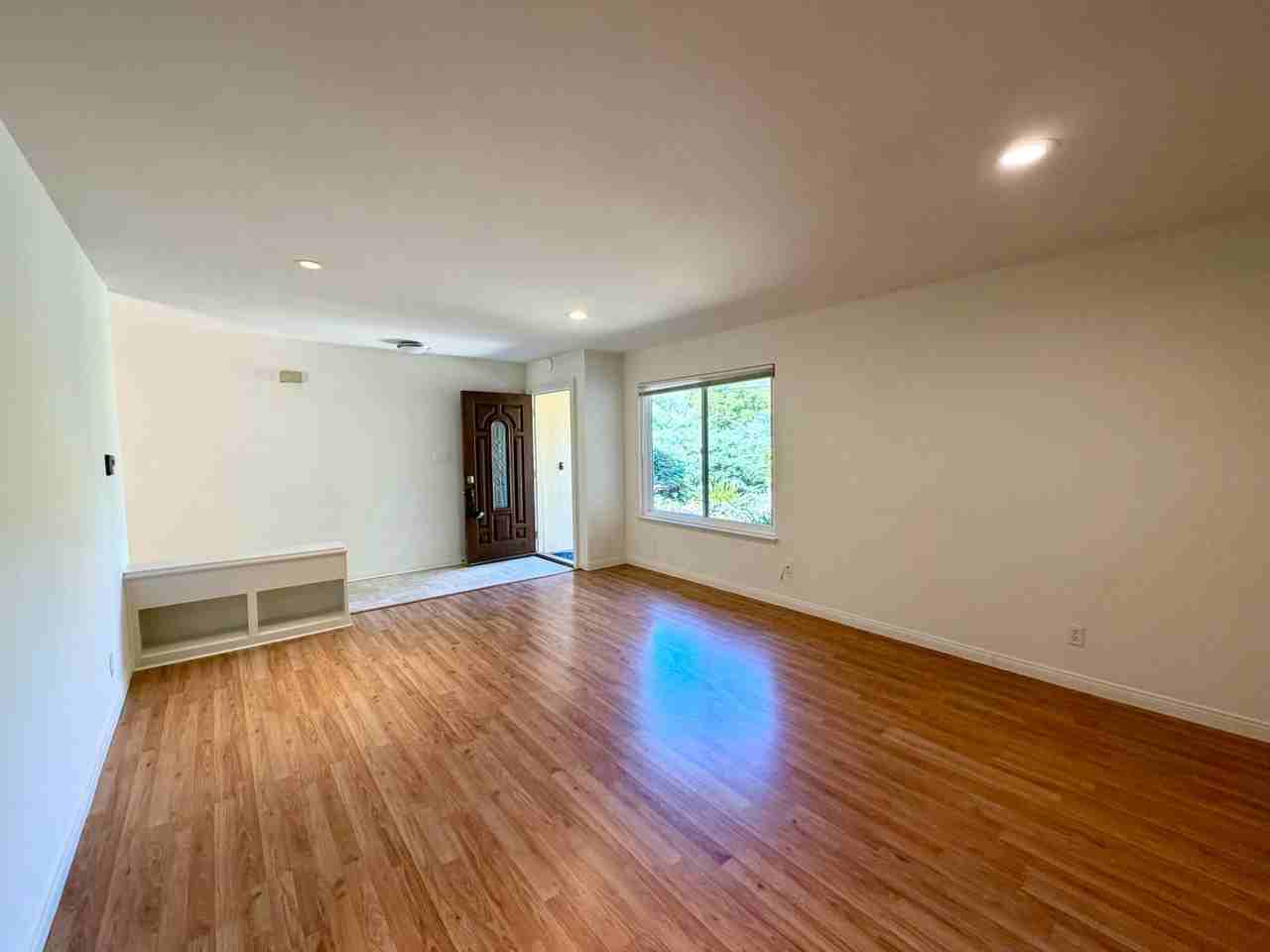 943 N Patterson Ave - Photo 4 of 20