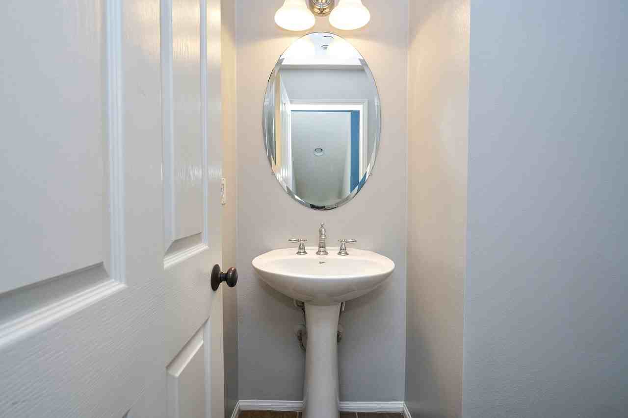 1800 Oak St - Photo 5 of 37