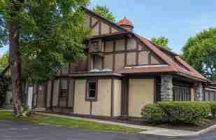featured image of 12 Riverside Dr