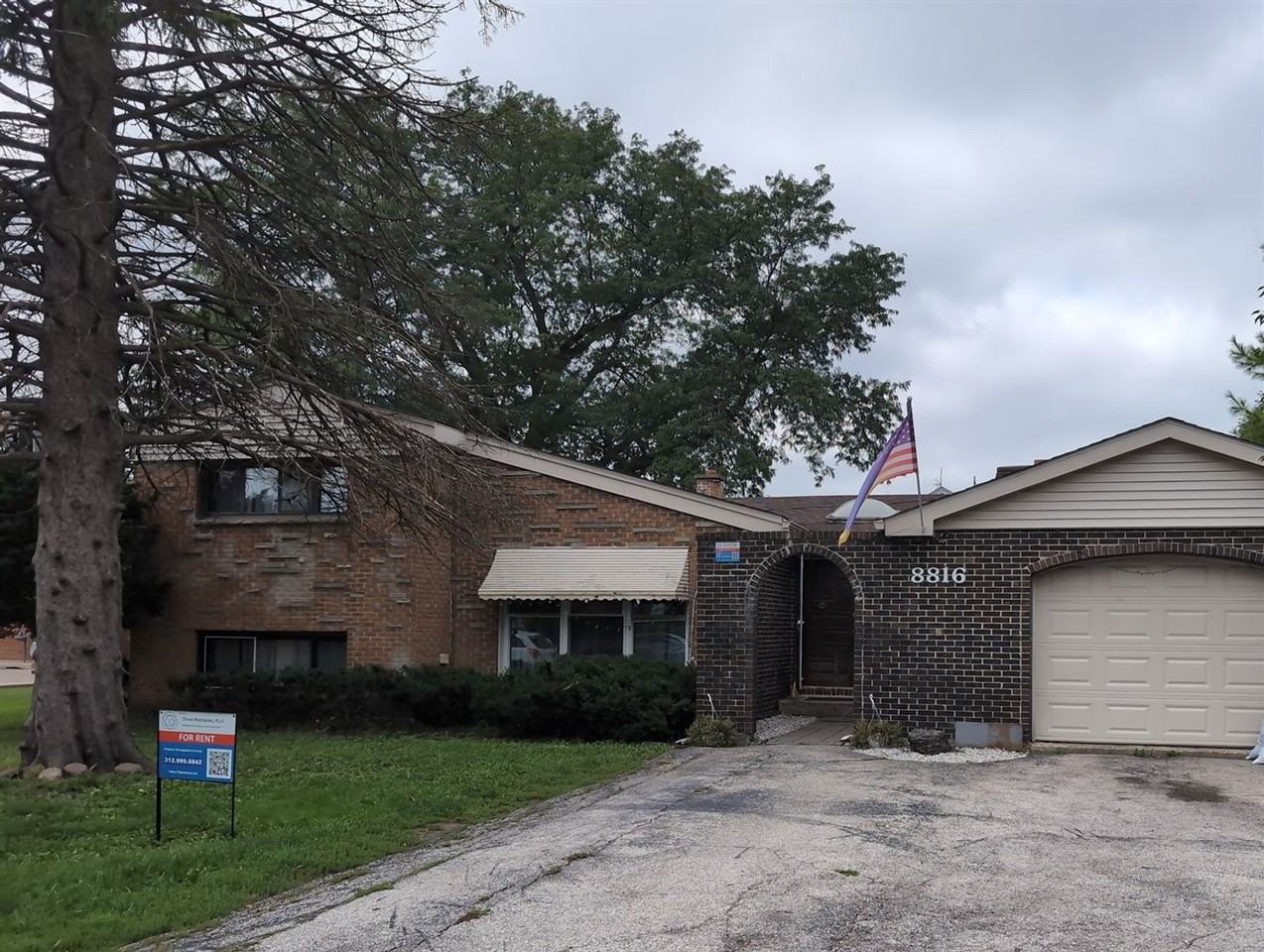 8816 Moody Ave - Photo 4 of 40