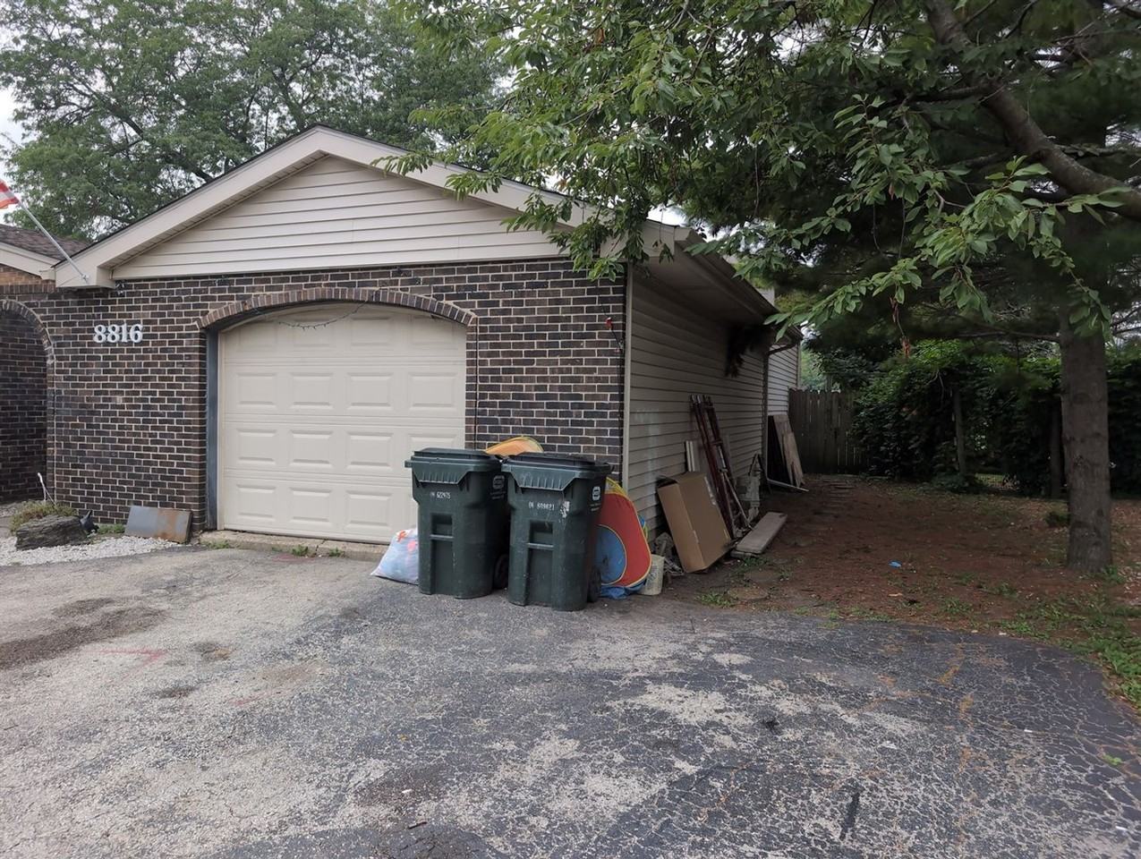 8816 Moody Ave - Photo 6 of 40