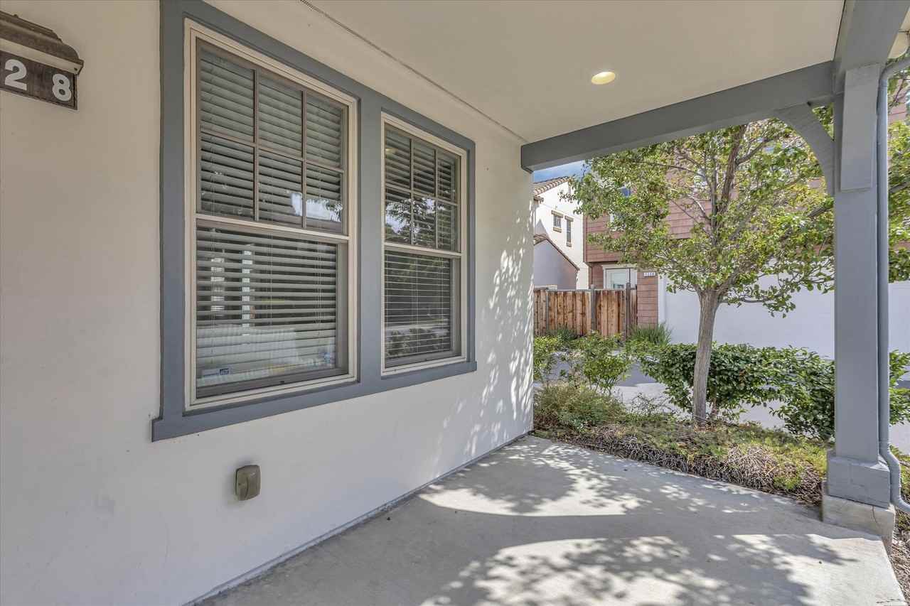 928 Valencia Ave - Photo 4 of 37
