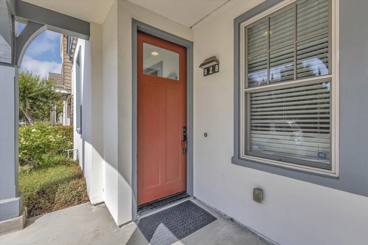 928 Valencia Ave - Photo 5 of 37