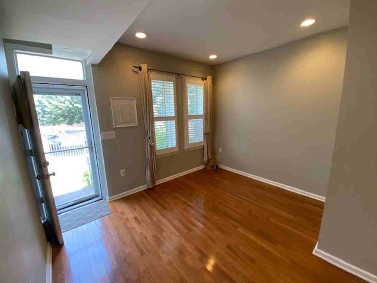 931 5th St Se ##Se - Photo 2 of 24